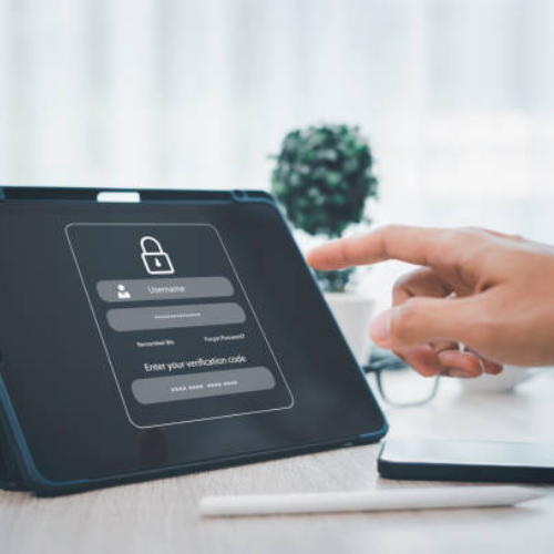 5651 uyumluluğu için geliştirilen loglama çözümleri, yasal gerekliliklerin yerine getirilmesinde ve veri güvenliğinin sağlanmasında etkili bir araç olarak öne çıkar.